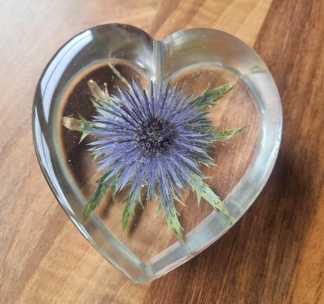 Small Resin Heart Paperweight (8cm x 3.5cm)