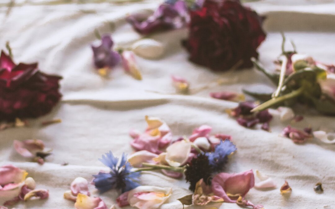 How to Preserve Your Flowers and Create Your Own Resin Keepsake
